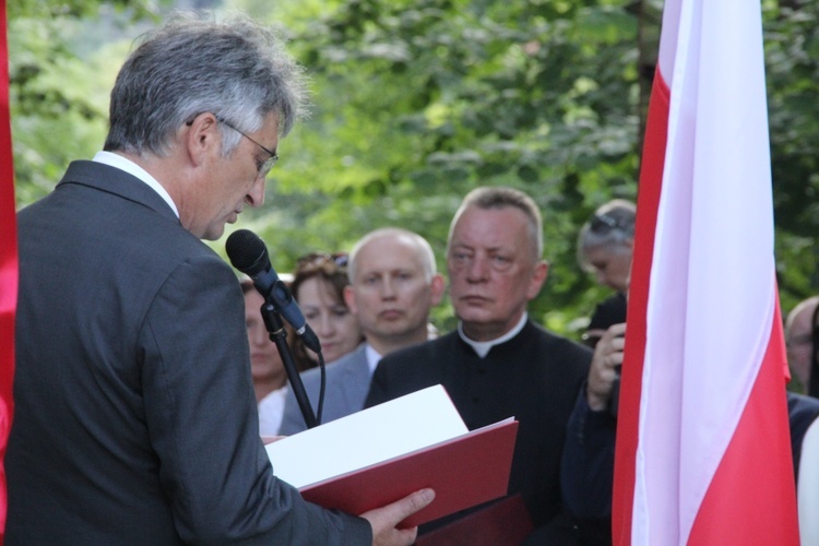 Krynica-Zdrój. Odsłonięcie pomnika abp. Antoniego Baraniaka