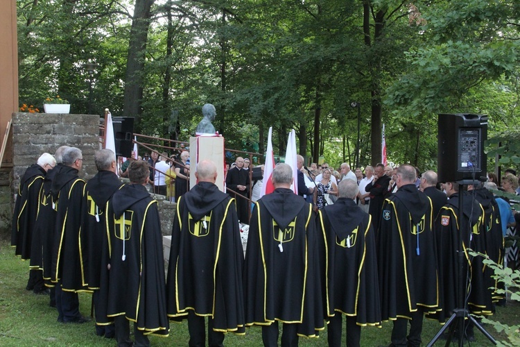 Krynica-Zdrój. Odsłonięcie pomnika abp. Antoniego Baraniaka