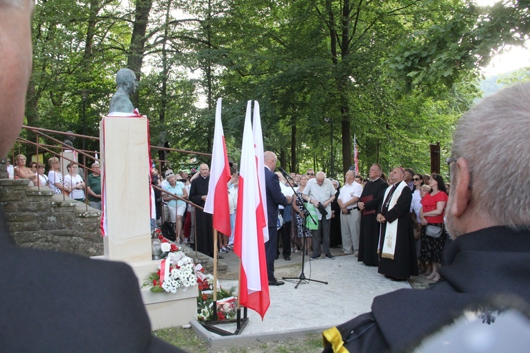 Krynica-Zdrój. Odsłonięcie pomnika abp. Antoniego Baraniaka