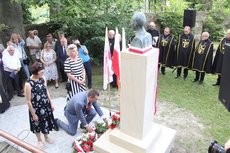 Krynica-Zdrój. Odsłonięcie pomnika abp. Antoniego Baraniaka