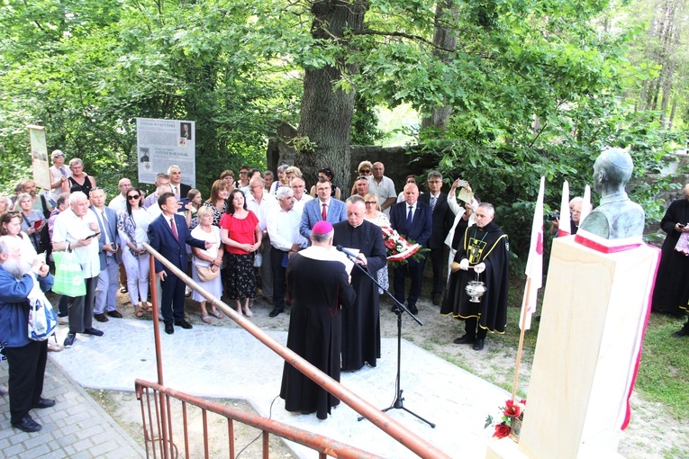 Krynica-Zdrój. Odsłonięcie pomnika abp. Antoniego Baraniaka