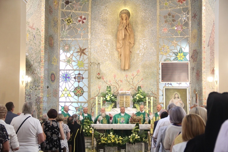 Krynica-Zdrój. Odsłonięcie pomnika abp. Antoniego Baraniaka