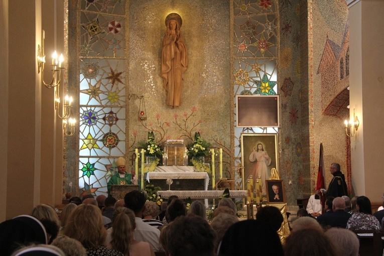 Krynica-Zdrój. Odsłonięcie pomnika abp. Antoniego Baraniaka