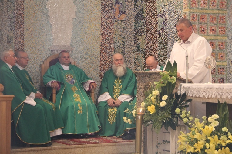 Krynica-Zdrój. Odsłonięcie pomnika abp. Antoniego Baraniaka