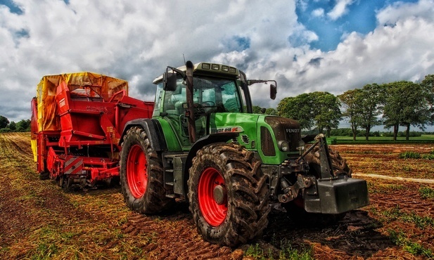 Części do maszyn rolniczych – gdzie rolnicy zaopatrują się w części?