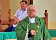 Kapłan został doceniony za 38 lat posługi w parafii św. Jana Chrzciciela.