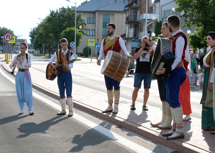 Parada folkloru w Opocznie