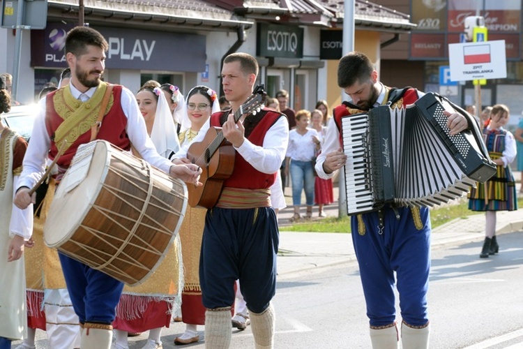 Parada folkloru w Opocznie