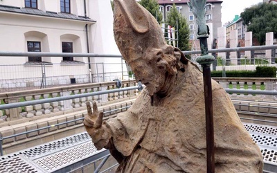 Konserwacja figury św. Stanisława przy sadzawce obok klasztoru paulinów na Skałce