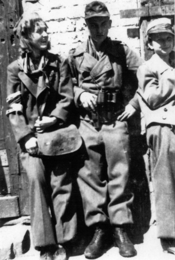 ​Ostatni żyjący fotograf Powstania Warszawskiego Zbigniew Grochowski i jego zdjęcia z powstańczej Warszawy