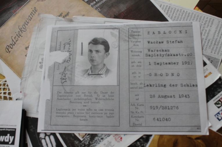 ​Ostatni żyjący fotograf Powstania Warszawskiego Zbigniew Grochowski i jego zdjęcia z powstańczej Warszawy
