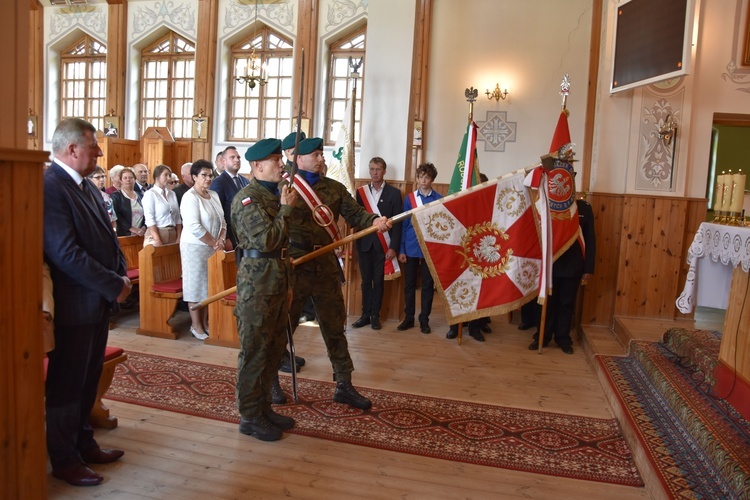 W uroczystości wzięły udział m.in. poczty sztandarowe.