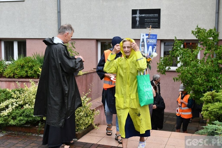 Piesza Pielgrzymka Nauczycieli na Jasną Górę "Warsztaty w drodze" rozpoczęta