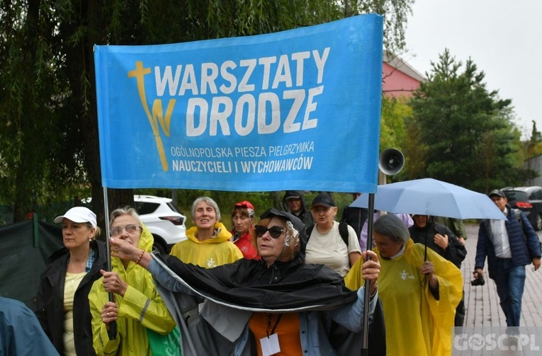 Piesza Pielgrzymka Nauczycieli na Jasną Górę "Warsztaty w drodze" rozpoczęta