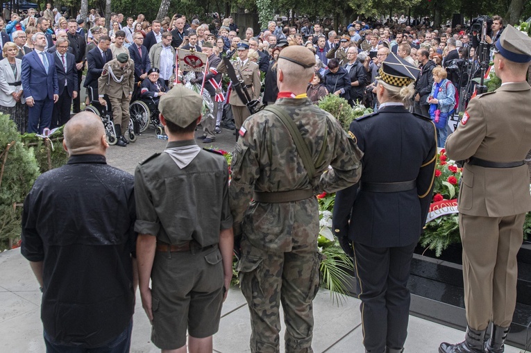 Godzina "W" przy Gloria Victis na Powązkach