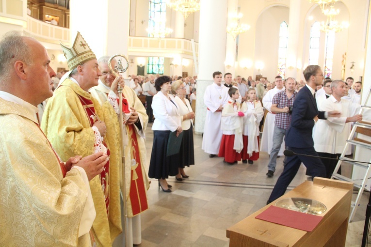 Dębica. 50-lecie parafii pw. Matki Bożej Anielskiej