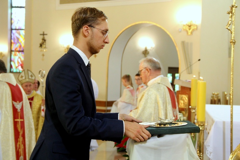 Dębica. 50-lecie parafii pw. Matki Bożej Anielskiej