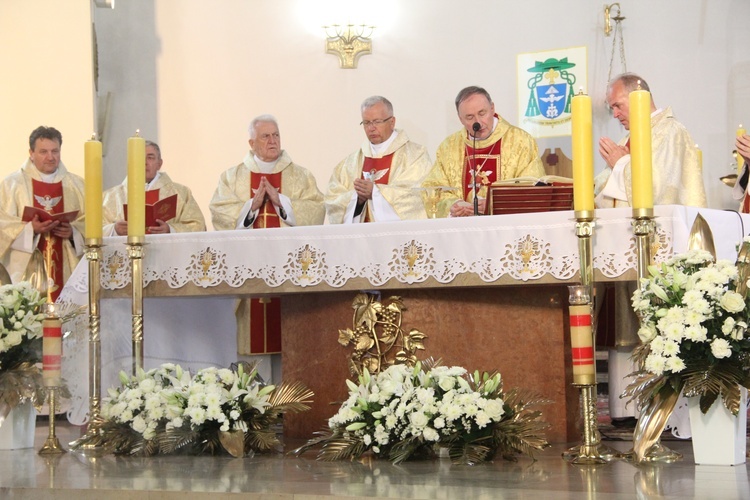 Dębica. 50-lecie parafii pw. Matki Bożej Anielskiej