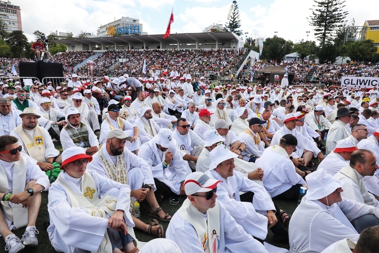 10 tys. młodych na "polskiej" Mszy na ŚDM w Lizbonie (cz. 2)