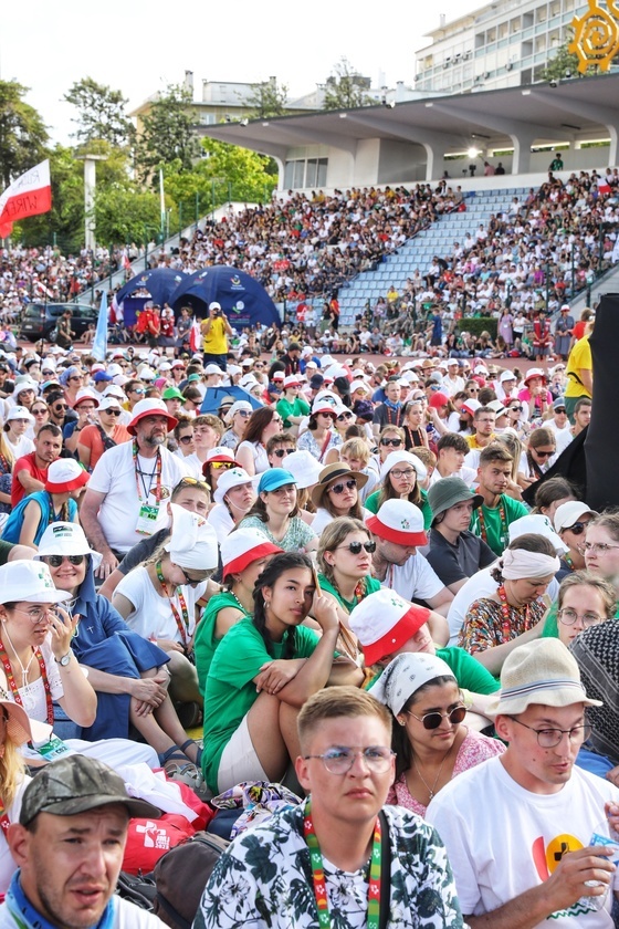 10 tys. młodych na "polskiej" Mszy na ŚDM w Lizbonie (cz. 2)