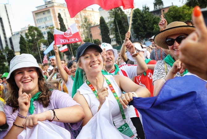 10 tys. młodych na "polskiej" Mszy na ŚDM w Lizbonie (cz. 2)