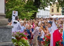 Chrystus Przemieniony błogosławi dzieciom