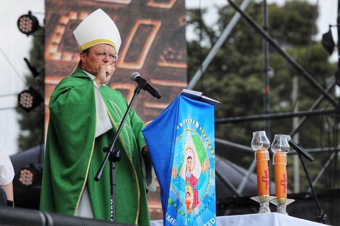 10 tys. młodych na "polskiej" Mszy na ŚDM w Lizbonie (cz. 2)