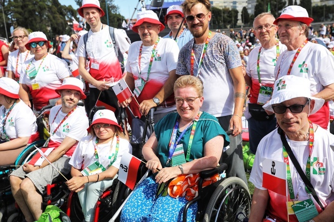 10 tys. młodych na "polskiej" Mszy na ŚDM w Lizbonie (cz. 2)