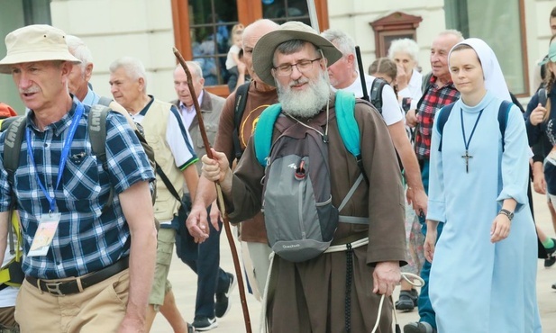 O. Andrzej wędruje z "Trójeczką".