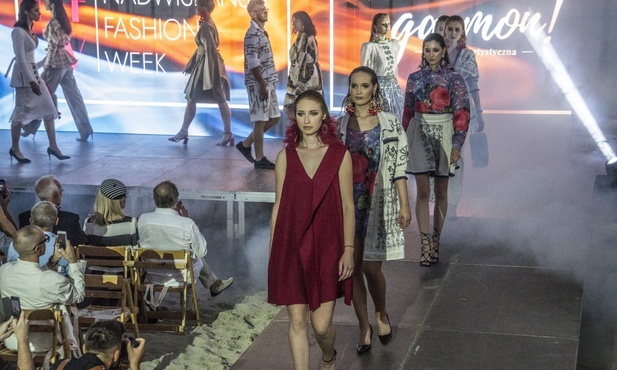 Haute couture w Nowej Dębie i Sandomierzu
