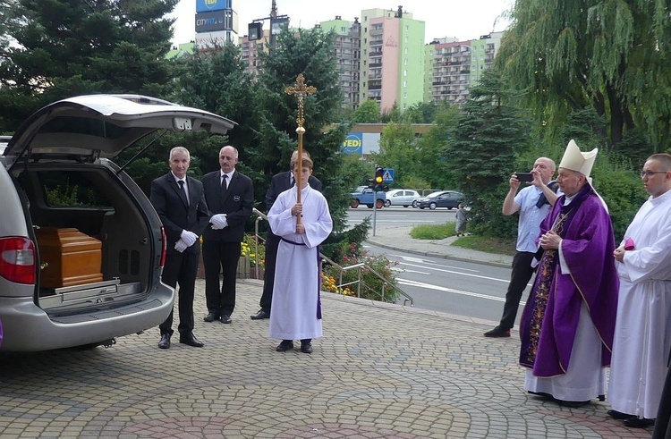 Uroczystości pogrzebowe śp. ks. Franciszka Płonki na os. Karpackim w Bielsku-Białej