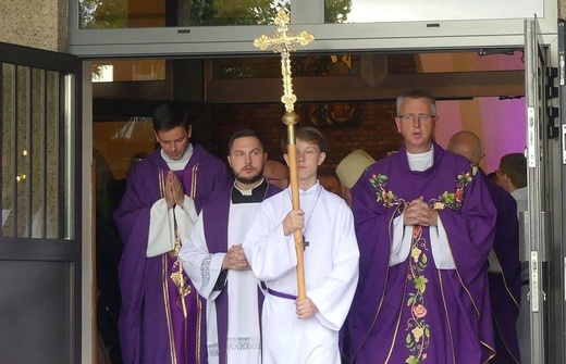 Uroczystości pogrzebowe śp. ks. Franciszka Płonki na os. Karpackim w Bielsku-Białej