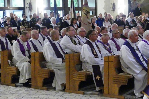 Uroczystości pogrzebowe śp. ks. Franciszka Płonki na os. Karpackim w Bielsku-Białej