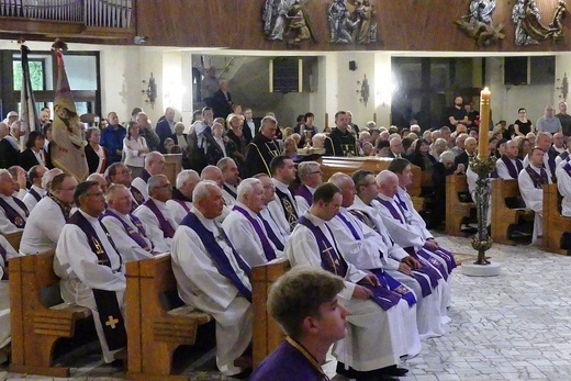 Uroczystości pogrzebowe śp. ks. Franciszka Płonki na os. Karpackim w Bielsku-Białej