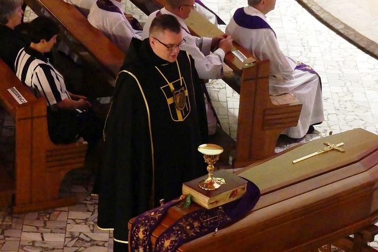 Uroczystości pogrzebowe śp. ks. Franciszka Płonki na os. Karpackim w Bielsku-Białej