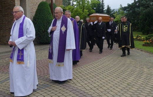 Uroczystości pogrzebowe śp. ks. Franciszka Płonki na os. Karpackim w Bielsku-Białej