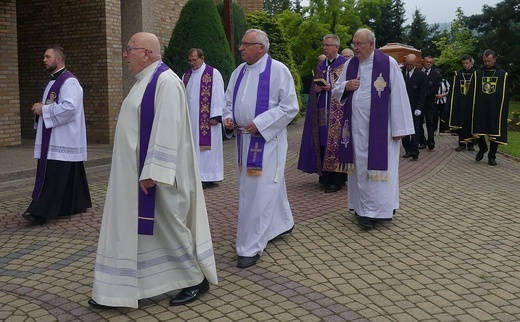 Uroczystości pogrzebowe śp. ks. Franciszka Płonki na os. Karpackim w Bielsku-Białej