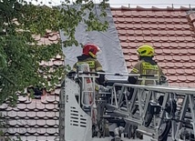 Niebezpiecznie w regionie. Uszkodzony dach kościoła w Nieżynie