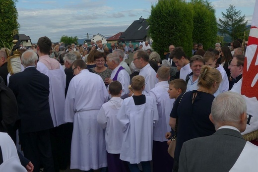 Ostatnie pożegnanie ks. prał. Franciszka Płonki w rodzinnym Zarzeczu