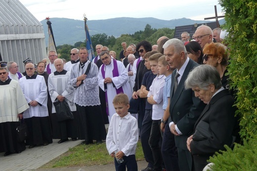 Ostatnie pożegnanie ks. prał. Franciszka Płonki w rodzinnym Zarzeczu