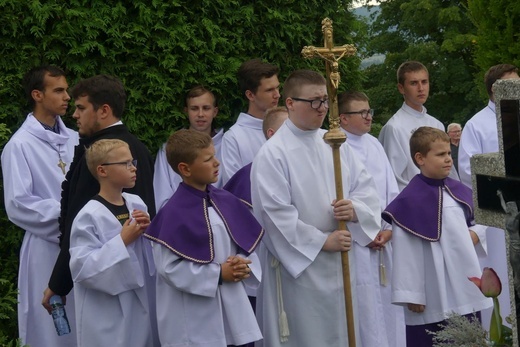 Ostatnie pożegnanie ks. prał. Franciszka Płonki w rodzinnym Zarzeczu