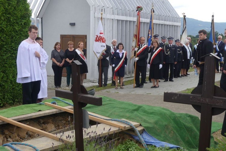 Ostatnie pożegnanie ks. prał. Franciszka Płonki w rodzinnym Zarzeczu