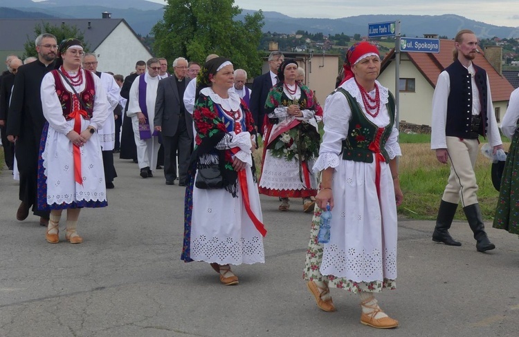 Ostatnie pożegnanie ks. prał. Franciszka Płonki w rodzinnym Zarzeczu