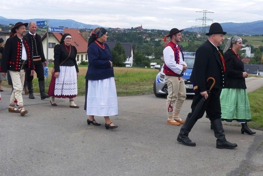 Ostatnie pożegnanie ks. prał. Franciszka Płonki w rodzinnym Zarzeczu