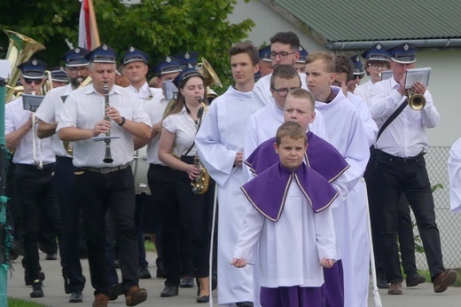 Ostatnie pożegnanie ks. prał. Franciszka Płonki w rodzinnym Zarzeczu