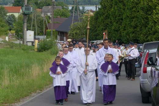 Ostatnie pożegnanie ks. prał. Franciszka Płonki w rodzinnym Zarzeczu