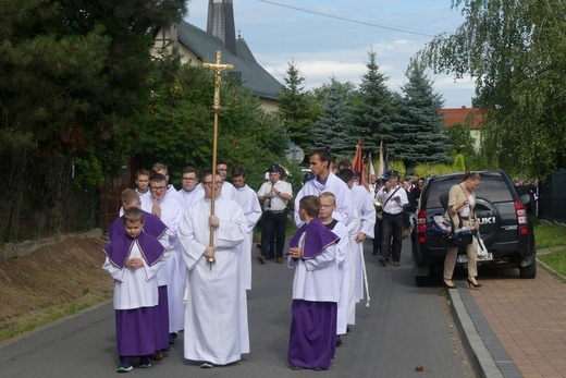 Ostatnie pożegnanie ks. prał. Franciszka Płonki w rodzinnym Zarzeczu