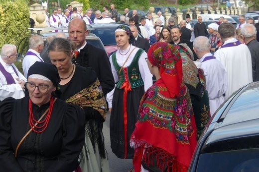 Ostatnie pożegnanie ks. prał. Franciszka Płonki w rodzinnym Zarzeczu