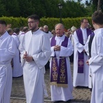 Ostatnie pożegnanie ks. prał. Franciszka Płonki w rodzinnym Zarzeczu