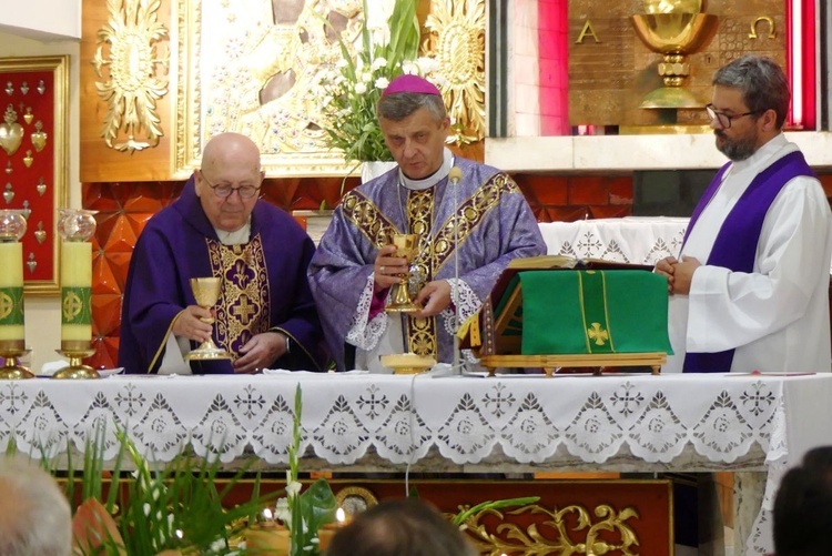 Ostatnie pożegnanie ks. prał. Franciszka Płonki w rodzinnym Zarzeczu